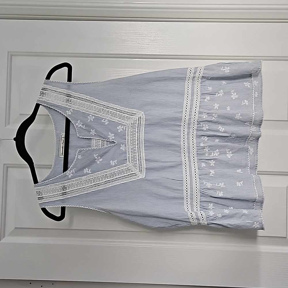 Sleeveless blouse